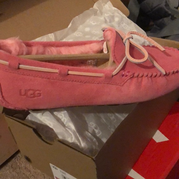 Pink Ugg’s brand new from ugg company never worn - Picture 2 of 8